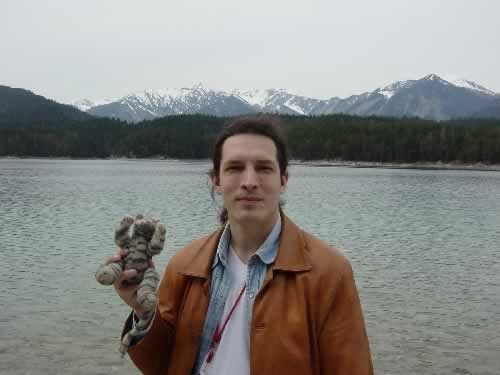 Это мы с Чукчей у озера Эйбзее в Альпах